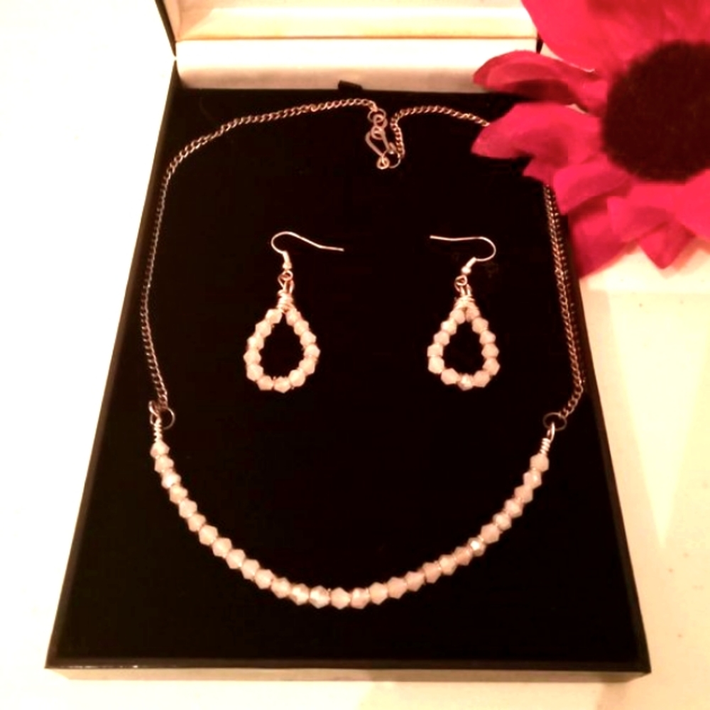 🎁 FREE GIFT INCLUDED 🎁 3 PIECES SET: Necklace & Earrings Fashion Jewelry
